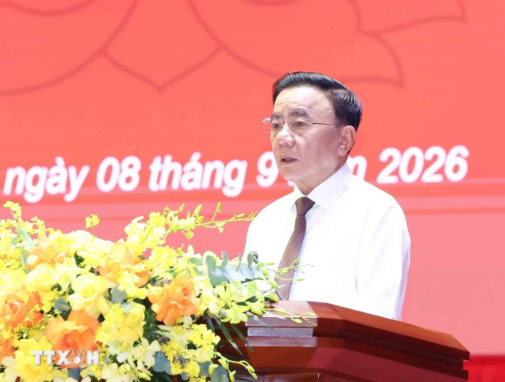 Politburo Member, Standing Secretary of the Secretariat Tran Cam Tu emphasized the requirement that the application of modern technology must go hand in hand with improving independent thinking and academic integrity at the opening ceremony of the new academic year of the Ho Chi Minh National Academy of Politics, on the morning of September 8th. Photo: VNA