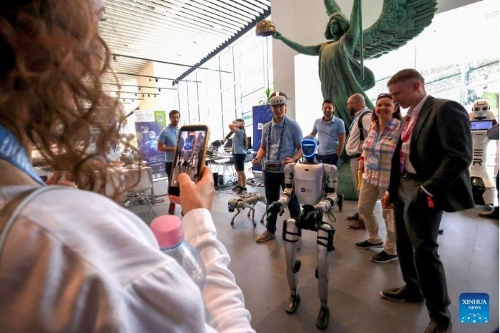 Attendees experience technology spaces at the Budapest Artificial Intelligence Summit 2026 on September 7, 2026. Photo: Xinhua