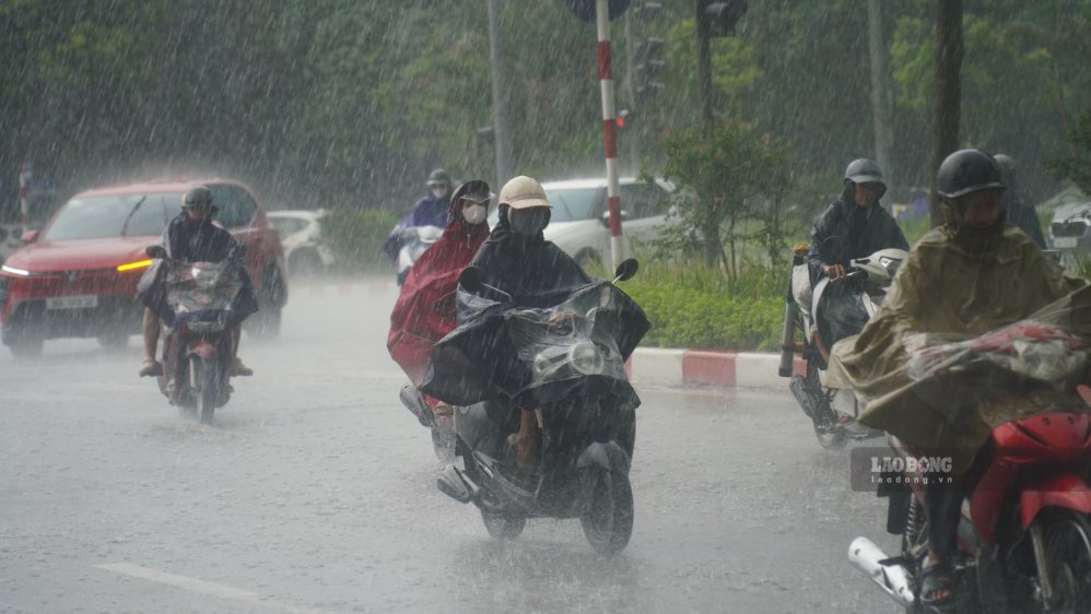 Forecast cold air causing rain in the North from around the evening of September 9. Photo: Minh Chinh, taken in Hanoi in 2026