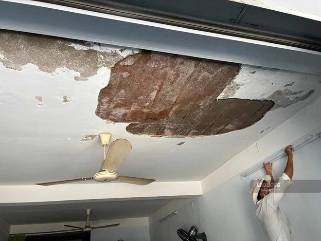 People who intentionally cause seepage and leaks in apartments may be fined up to 130 million VND. Photo: Huu Long
