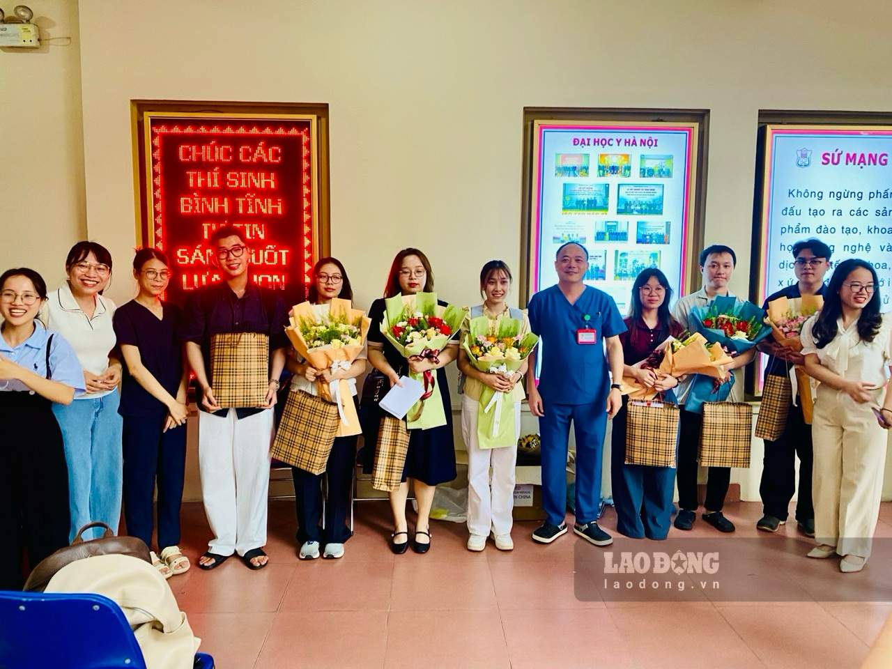Congratulations to resident doctors after choosing a major in the Match Day event held on September 9, 2025 at Hanoi Medical University. Photo: Thuy Linh