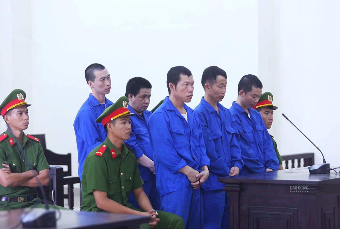 Bốn anh em ruột cùng lĩnh án tù sau vụ chém người trong vườn cao su. Ảnh: Huỳnh Du