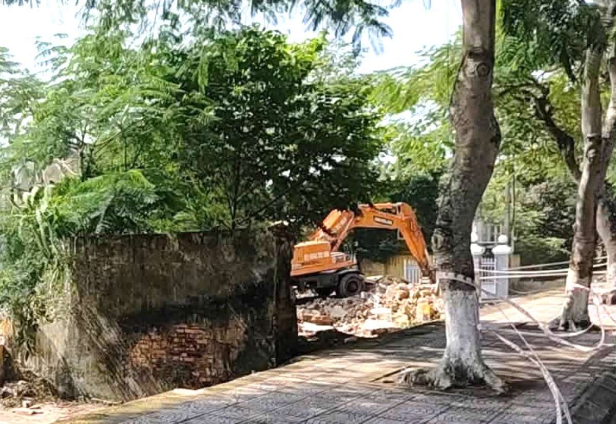 On September 8, Do Son ward continued to demolish and clear the ground for the Ly Thai To road expansion project. Photo: E-Portal of Do Son ward, Hai Phong