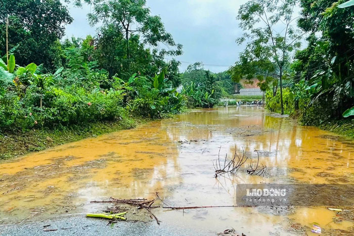A section of National Highway 70 through Bao Ai commune, Lao Cai province is flooded. Photo: Dinh Dai (taken in July 2026)