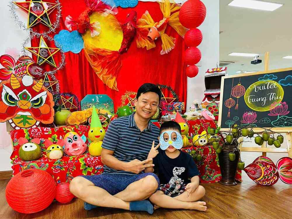 Teaching children the meanings of Mid-Autumn Festival will help children understand and cherish family affection. Illustrative photo: Trang Pham, taken in September 2025