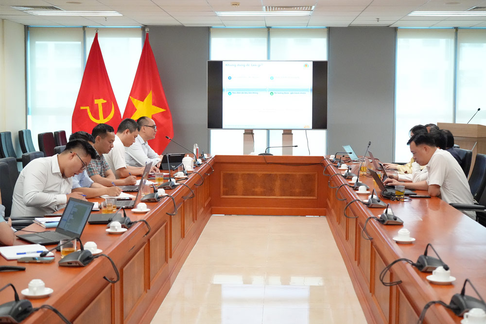 On the morning of September 8, the State Audit Office of Vietnam organized a working session with the consulting unit on the Digital Architectural Framework Construction Project. Photo: KTNN