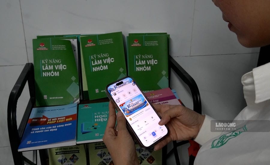 The "Digital Trade Union" application interface on Zalo Mini App helps Hoa Khanh ward union members easily look up information and interact 24/7. Photo: Nguyen Linh