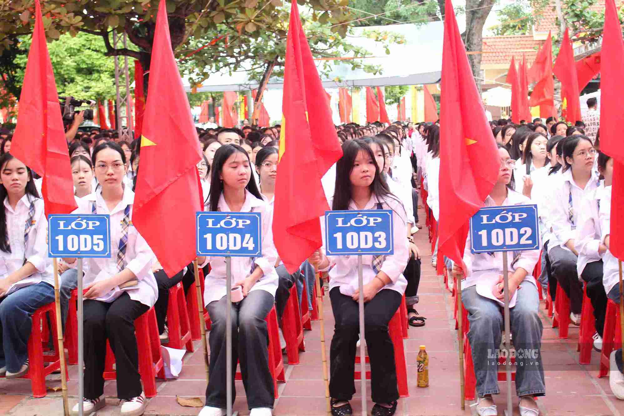 Hung Yen studies expanding the network of public high schools. Photo taken on September 5th at Le Quy Don High School. Photo: Mai Huong