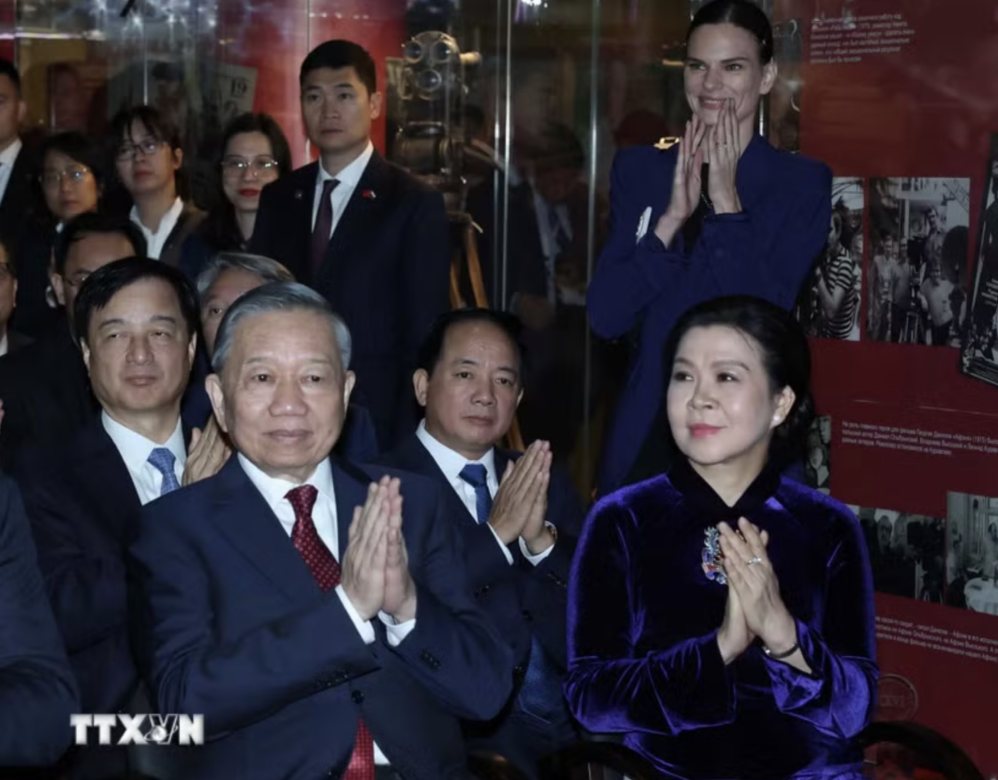 Tổng Bí thư, Chủ tịch nước Tô Lâm và Phu nhân dự chương trình Khai trương Không gian Di sản và Kết nối văn hóa Việt-Nga. Ảnh: TTXVN