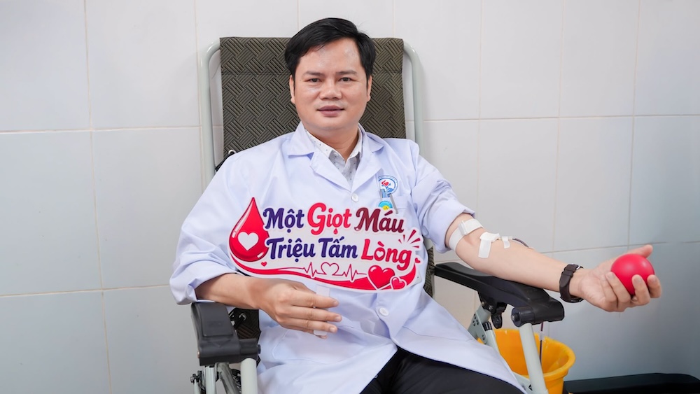 Laborers of Quang Tri Provincial General Hospital donate blood on September 8th. Photo: Quang Tri Provincial General Hospital