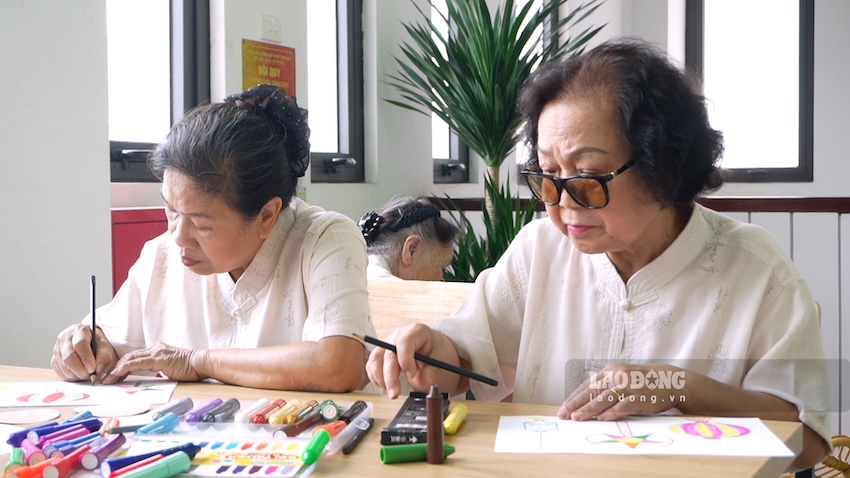Elderly people in Tay Ho have more space for care and daytime interaction