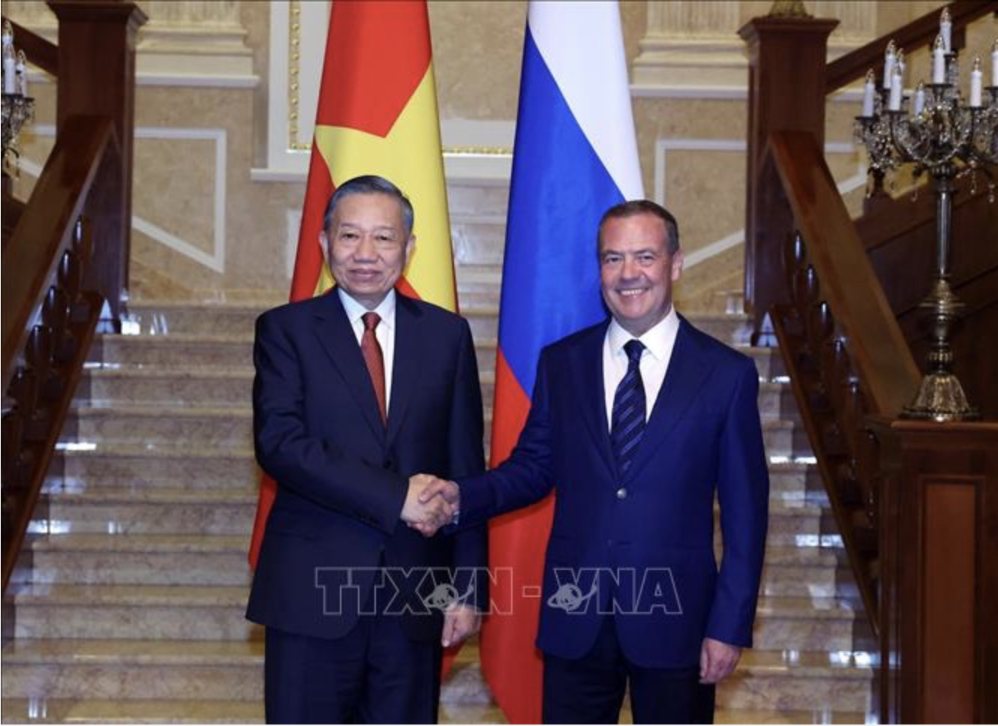 General Secretary and President To Lam and Chairman of the United Russia Party, Deputy Chairman of the Russian Federation Security Council Dmitry Medvedev. Photo: VNA.