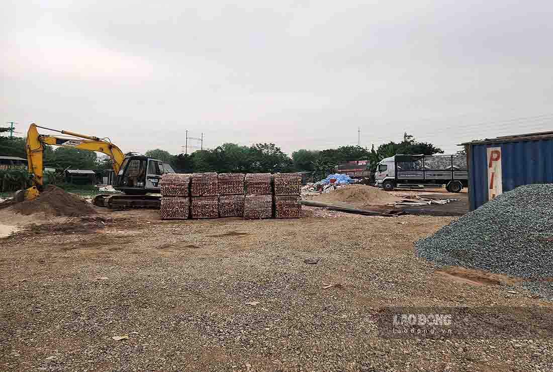 Proposal to add some cases of land acquisition for economic development for national interests. Pictured is a land plot in Tay Mo ward, Hanoi, used for gathering construction materials in May 2026. Photo: Anh Huy