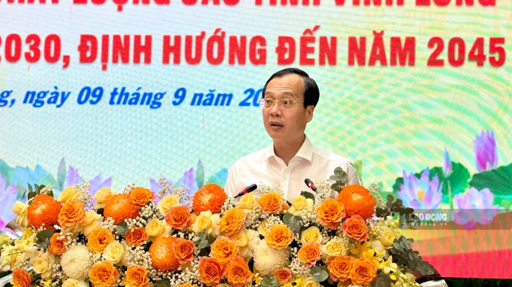 Ông Trần Trí Quang - Chủ tịch UBND tỉnh Vĩnh Long phát biểu khai mạc hội thảo về phát triển nguồn nhân lực chất lượng cao. Ảnh chụp ngày 9.9.2028, tại hội trường Tỉnh uỷ Vĩnh Long Ảnh: Hoàng Lộc