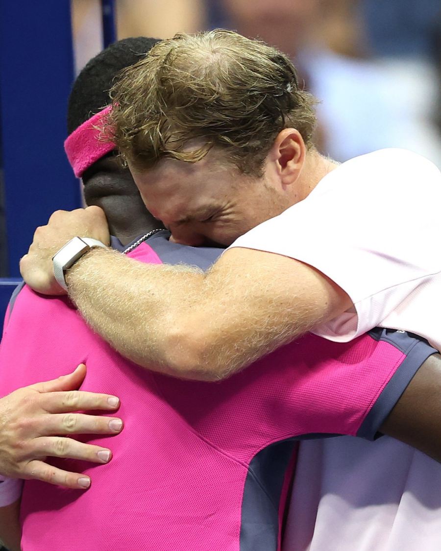 Alex Michelsen bật khóc sau khi thua ngược trước Frances Tiafoe. Ảnh: US Open