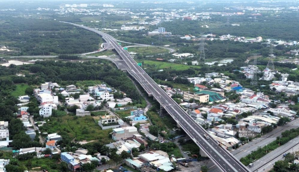 Khu vực nút giao đường Nguyễn Văn Tạo với cao tốc Bến Lức - Long Thành hồi tháng 6.2026. Ảnh: Anh Tú