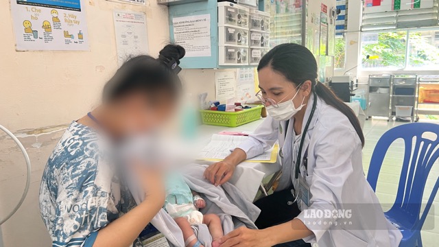 The child patient was diagnosed with meningococcus, not yet vaccinated for prevention. Photo: Nguyen Ly (Taked on September 8, 2026)
