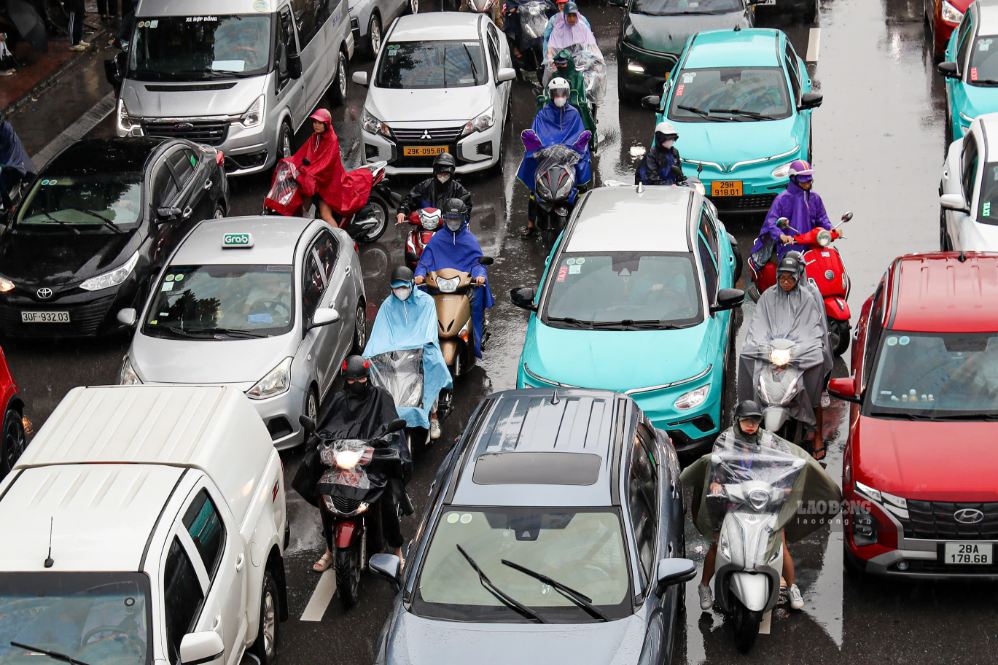 Warning Hanoi about the possibility of rain this afternoon September 9. Photo: Song Huu