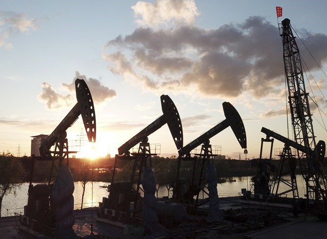 Oil prices increased by more than 1%, with Brent oil at one point approaching the 100 USD mark for the first time since July. Photo: Xinhua