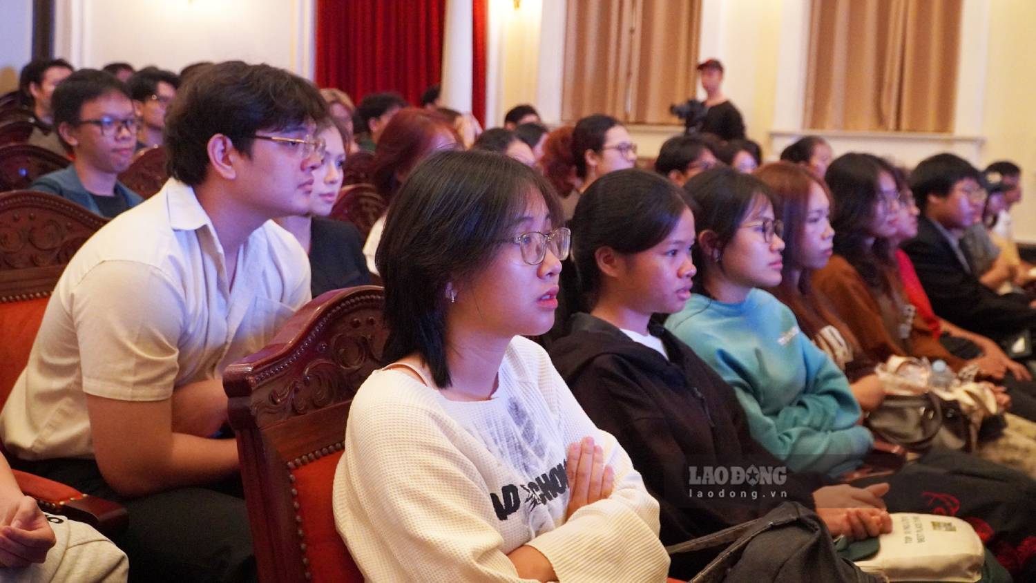 Buổi hội thảo, giao lưu đoàn phim “Hộ linh tráng sĩ” thu hút nhiều bạn trẻ có đam mê điện ảnh, lịch sử từ các trường đại học TPHCM. Ảnh: Mai Anh.