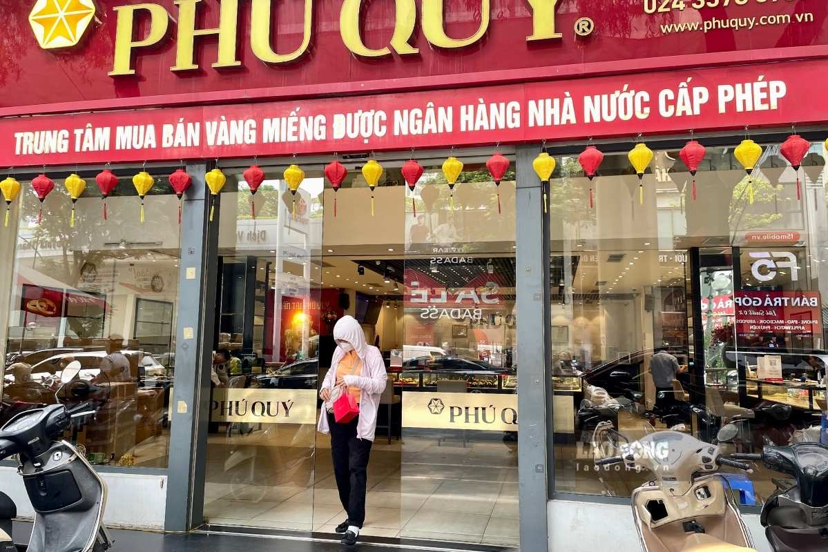 Tính đến 10h27, lượng người đến mua vào tại thương hiệu này nhiều hơn số người có nhu cầu bán ra. Ảnh: Bảo Anh