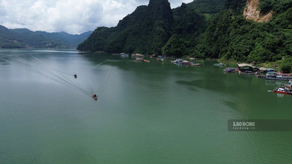 Hoa Binh Lake has a water level of 109.26 m. Photo (taken in early September): Minh Nguyen