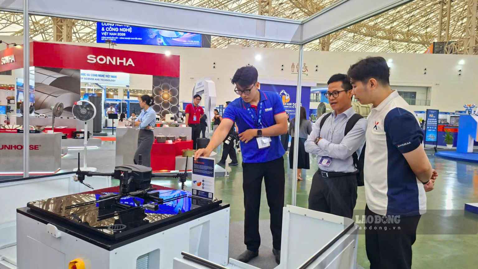 Vietnam Week of Industry and Technology 2026 (VITW 2026) officially opens, gathering more than 2,000 booths from leading domestic and international businesses. Photo: Thach Lam