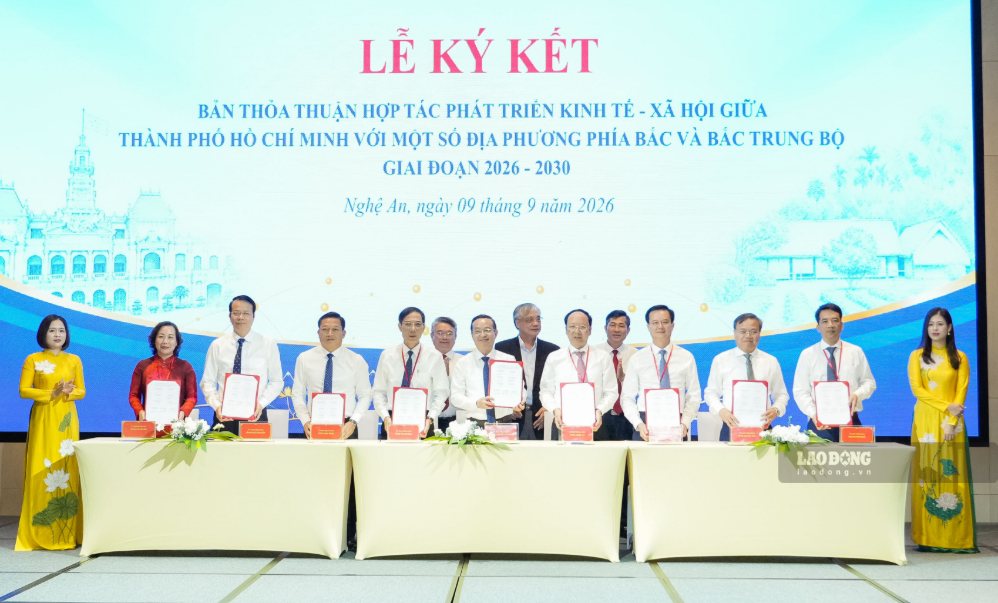 On September 9, leaders of Ho Chi Minh City and 8 provinces and cities signed an agreement on socio-economic development cooperation for the period 2026 - 2030. Photo: Duy Chuong