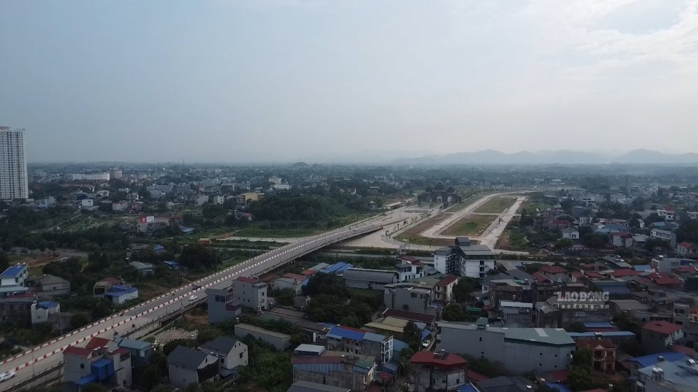 Dự án đường Bắc Sơn kèo dài từ trung tâm tỉnh Thái Nguyên đến khu du lịch hồ Núi Cốc. Ảnh: Việt Bắc - chụp ngày 9.9