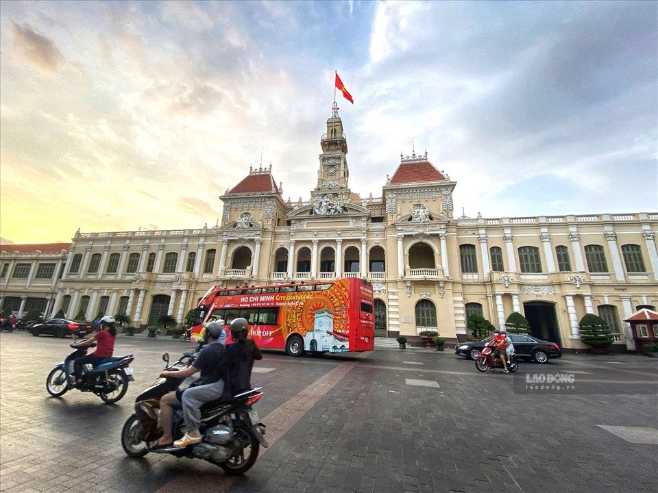 Ho Chi Minh City People's Committee headquarters on Le Thanh Ton street (Saigon ward), photo taken in 2025. Photo: Anh Tu