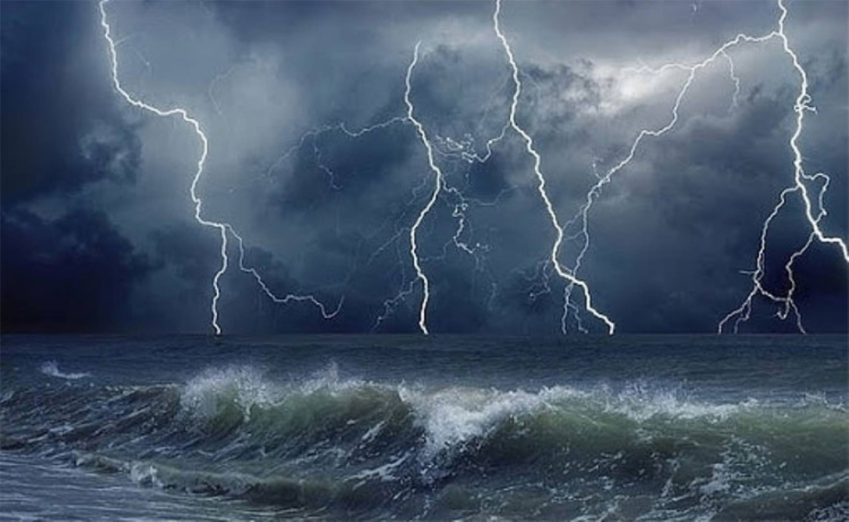 Da Nang sea area and Hoang Sa special zone are warned of showers and thunderstorms. Beware of tornadoes, lightning and strong gusts of wind at level 6-7. Photo: Central Hydrometeorological Station