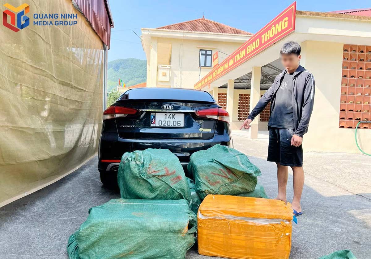 Đối tượng Phạm Văn Đạt và tang vật là khoảng 300kg nầm lợn. Ảnh: Báo và PTTH Quảng Ninh