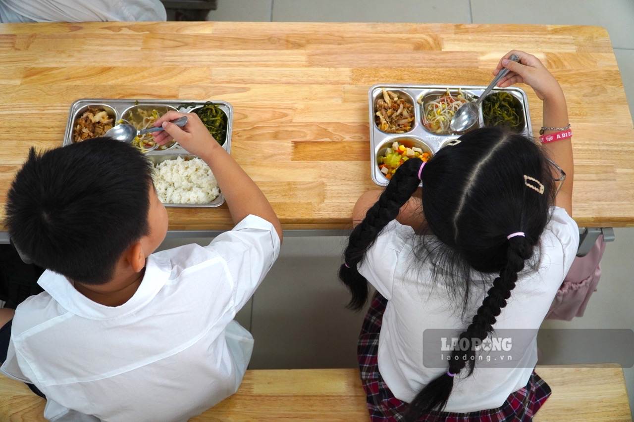 Bữa ăn bán trú n