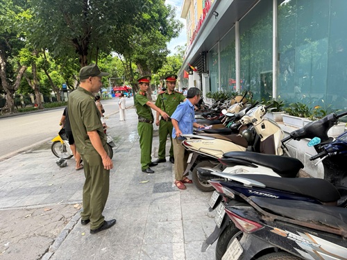 Hà Nội phạt 127,5 triệu đồng các điểm trông giữ xe vi phạm dịp 2.9. Ảnh: Chu Hương/Công an Hà Nội