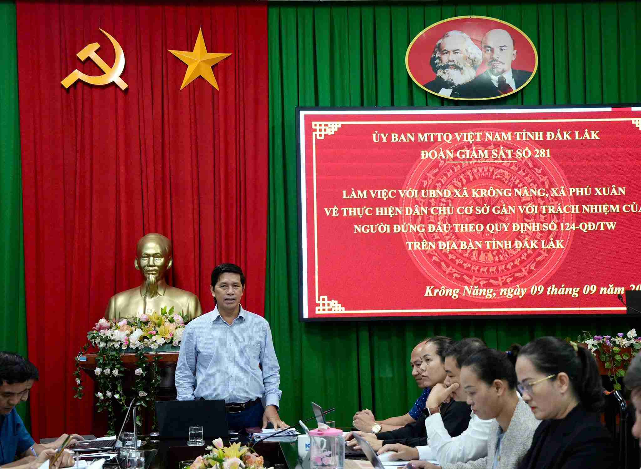 Vista general de la sesión de supervisión. Foto: Comité del Frente de la Patria de Vietnam de la provincia de Dak Lak