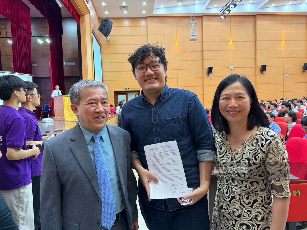 El Dr. Nguyen Minh Nhat se convirtió en la primera persona en elegir la especialidad de Neurología al elegir la especialidad de médico residente en Match Day 2026. Foto: Thuy Linh