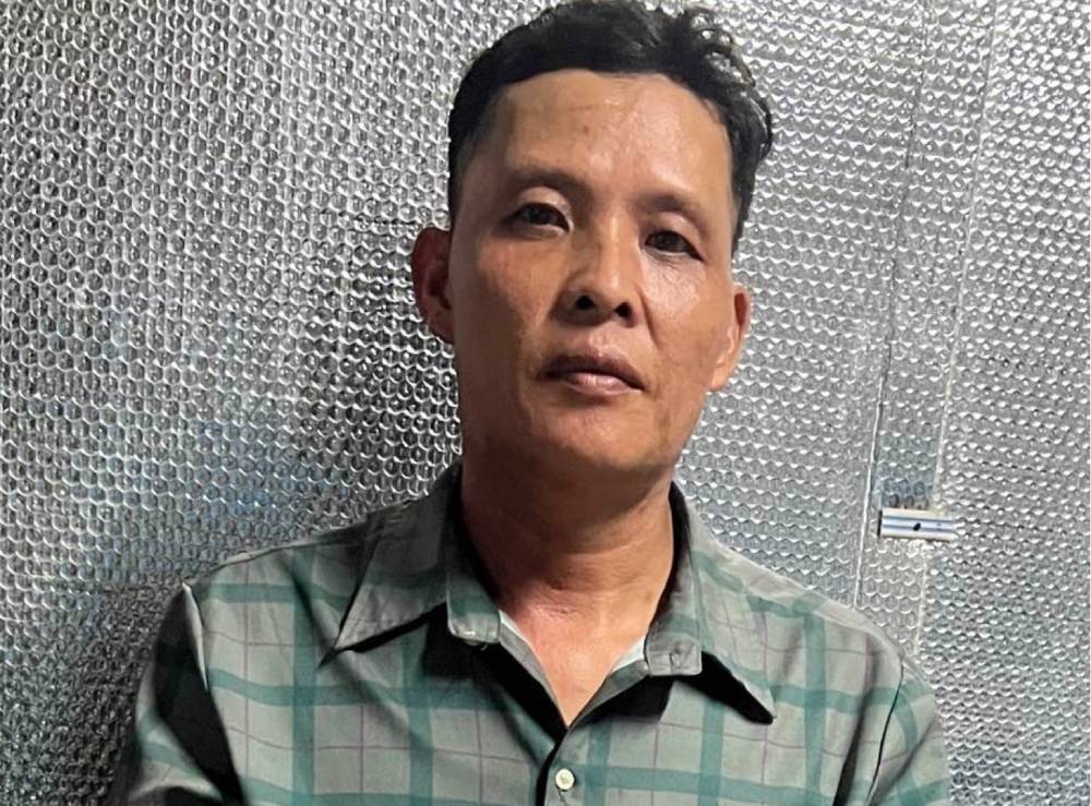 Sang đã tưới xăng lên người chị L và nhiều lần tìm cách châm lửa, khiến chị L bị bỏng. Ảnh: Hoàng Đô/Công an An Giang