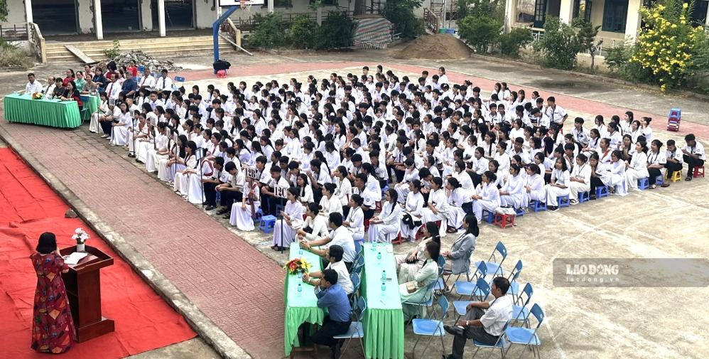 2026-2027학년도 1학기 1차 기간 동안 닌투언 소수민족 기숙 고등학교는 311명의 학생에게 쌀 지원을 받았습니다(사진은 2026년 9월 5일 촬영). 사진: 프엉린