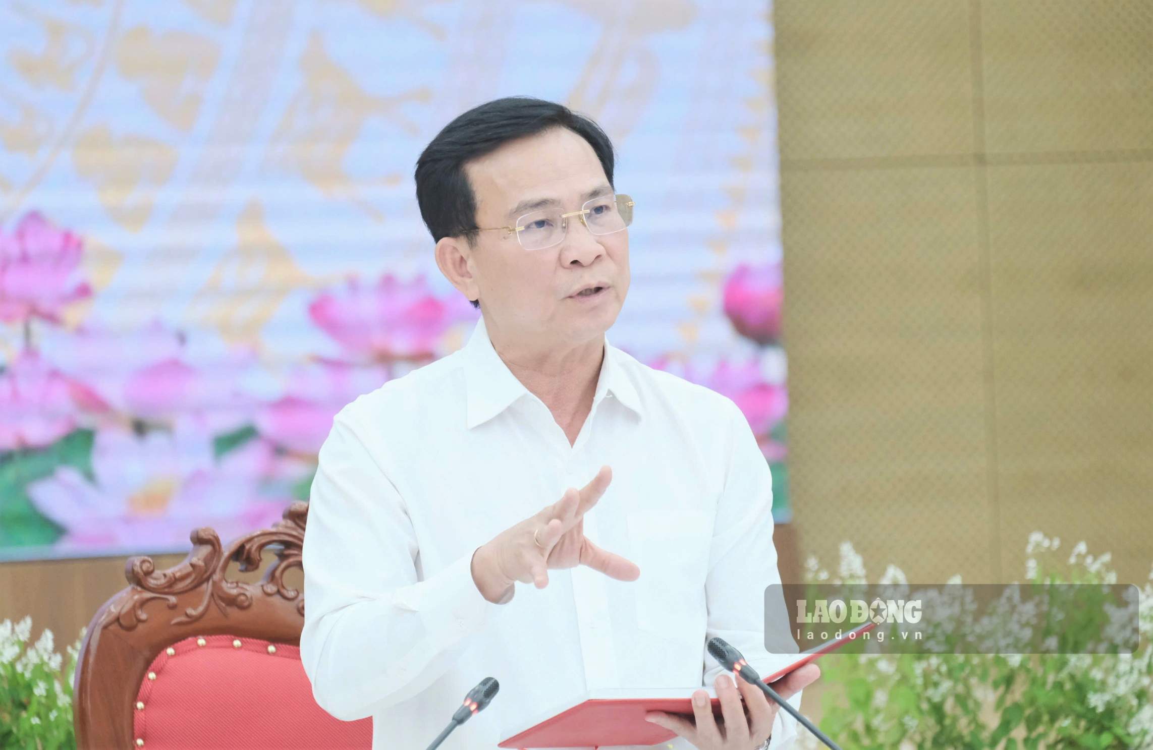 Ông Hồ Văn Mười - Ủy viên Trung ương Đảng, Chủ tịch UBND tỉnh Lâm Đồng phát biểu tại buổi làm việc. Ảnh chụp vào chiều 9.9. Ảnh: Phúc Khánh