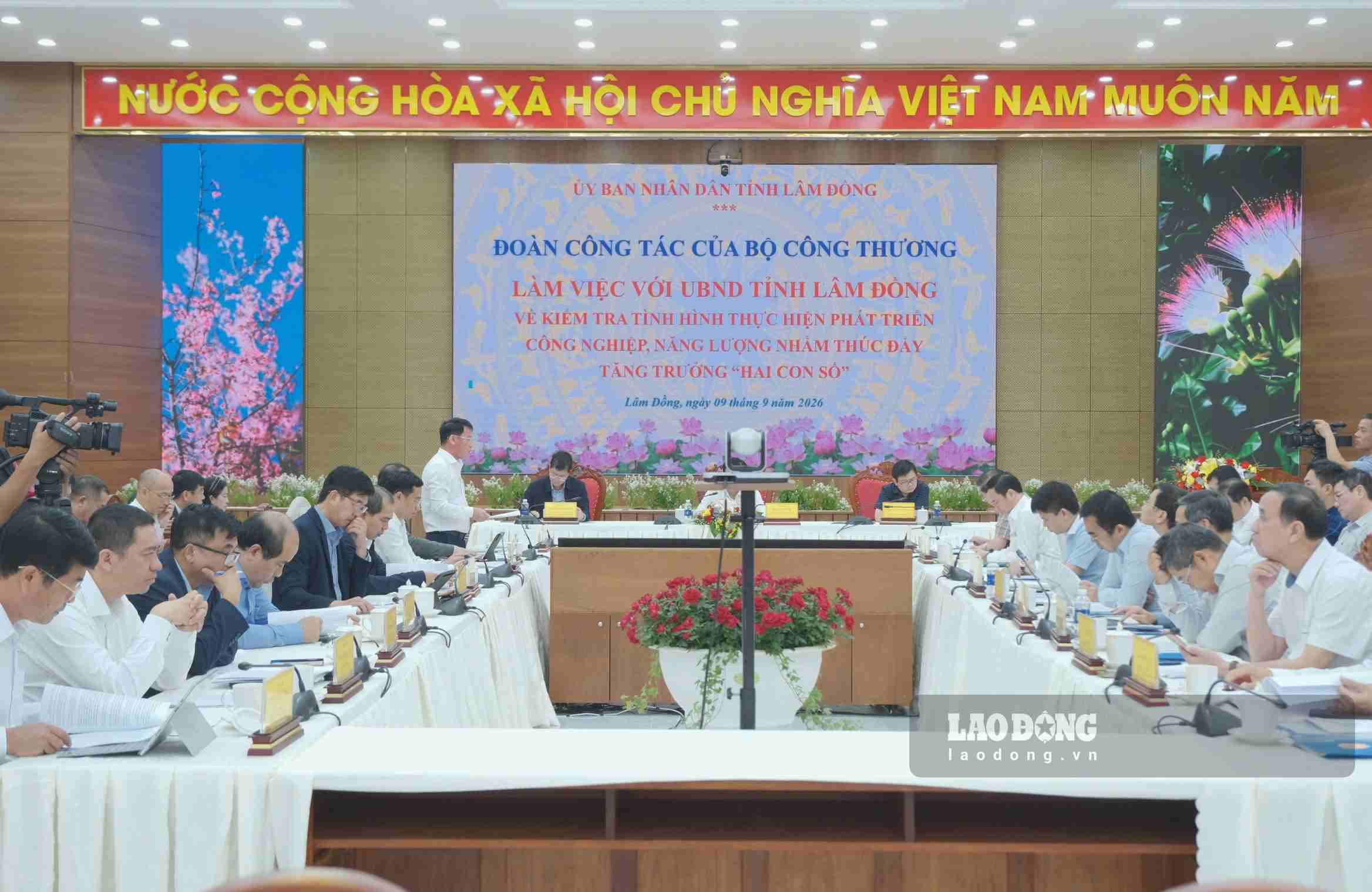 Quang cảnh buổi làm việc. Ảnh chụp vào chiều 9.9. Ảnh: Phúc Khánh