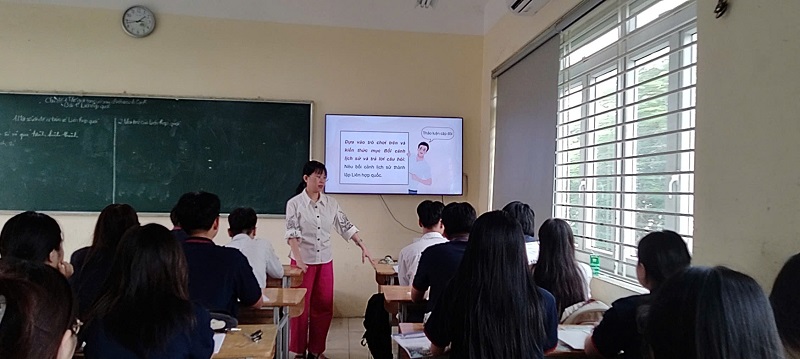 Ms. Ho Thi Xuan Thu - teacher of Khuong Ha Primary, Secondary, and High School - proposed that leaders at all levels decide to allow Hanoi teachers to enjoy additional income like other civil servants. Photo: Provided by the character