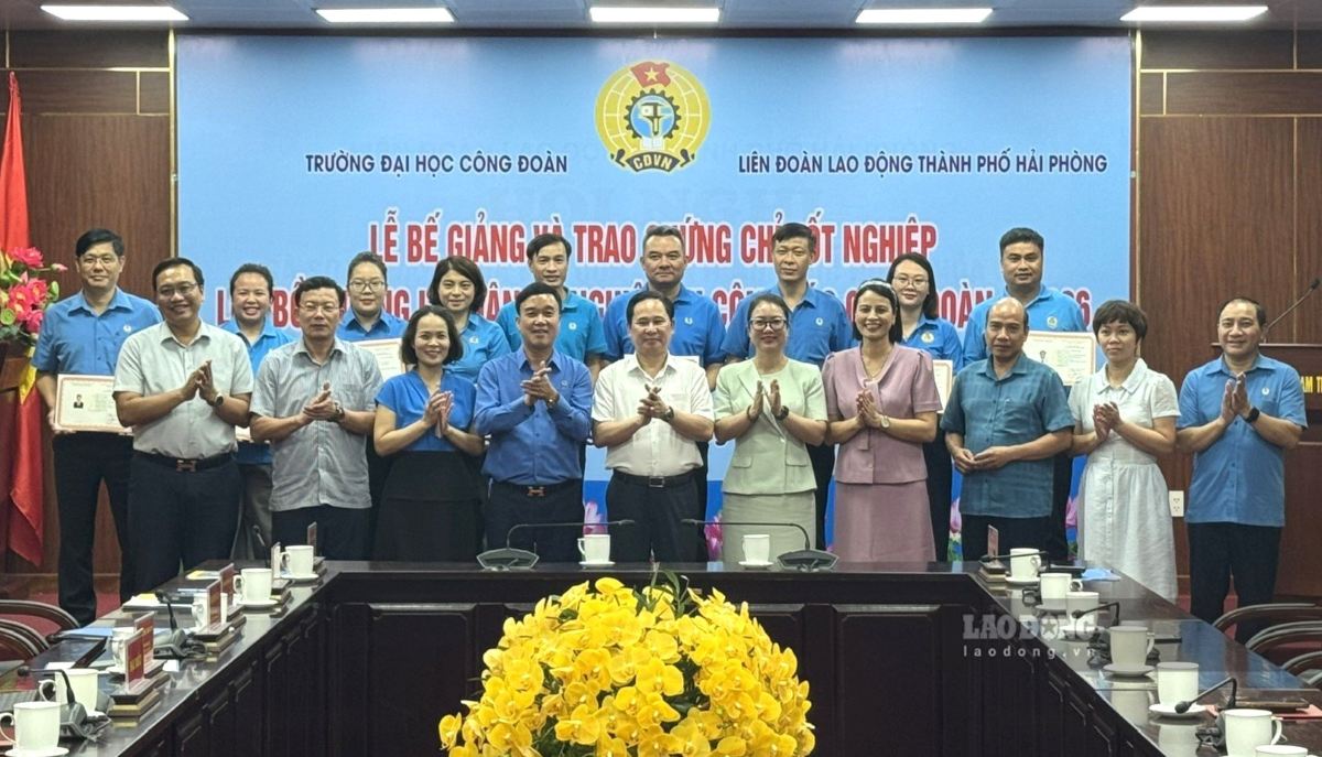 Hai Phong City Labor Federation closes the theoretical and professional class of trade union work K296. Photo: Hoang Khoi