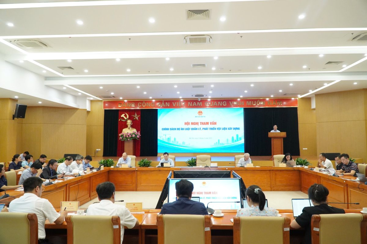 Overview of the policy consultation conference on building the Law on Management and Development of Building Materials. Photo: Ministry of Construction