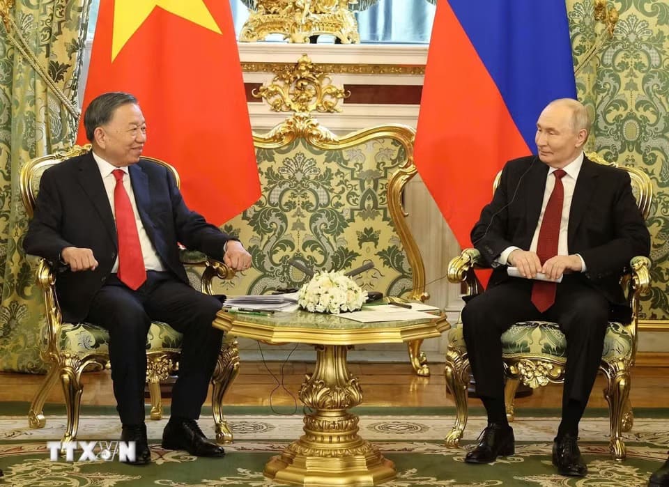 Tổng Bí thư, Chủ tịch nước Tô Lâm gặp hẹp với Tổng thống Nga Vladimir Putin. Ảnh: Thống Nhất/TTXVN
