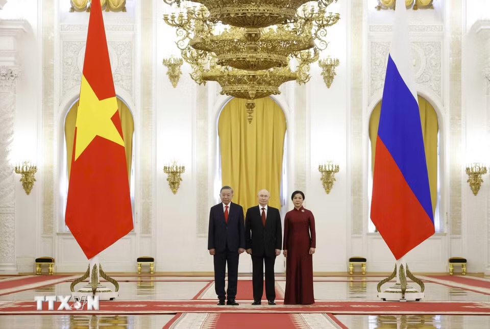 Tổng thống Nga Vladimir Putin đón Tổng Bí thư, Chủ tịch nước Tô Lâm và Phu nhân. Ảnh: Thống Nhất/TTXVN