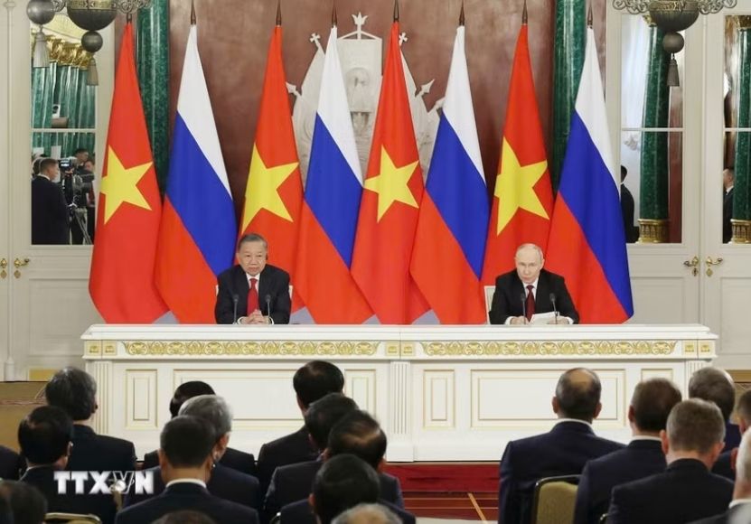 General Secretary and President To Lam and Russian President Vladimir Putin hold a joint press conference. Photo: VNA
