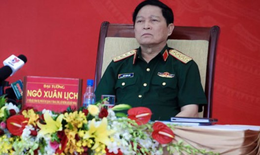Đại tướng Ngô Xuân Lịch – UV Bộ Chính trị, Phó Bí thư Quân ủy Trung ương, Bộ trưởng Bộ Quốc phòng làm việc tại Tổng Cty Tân Cảng Sài Gòn. Ảnh: NLĐ