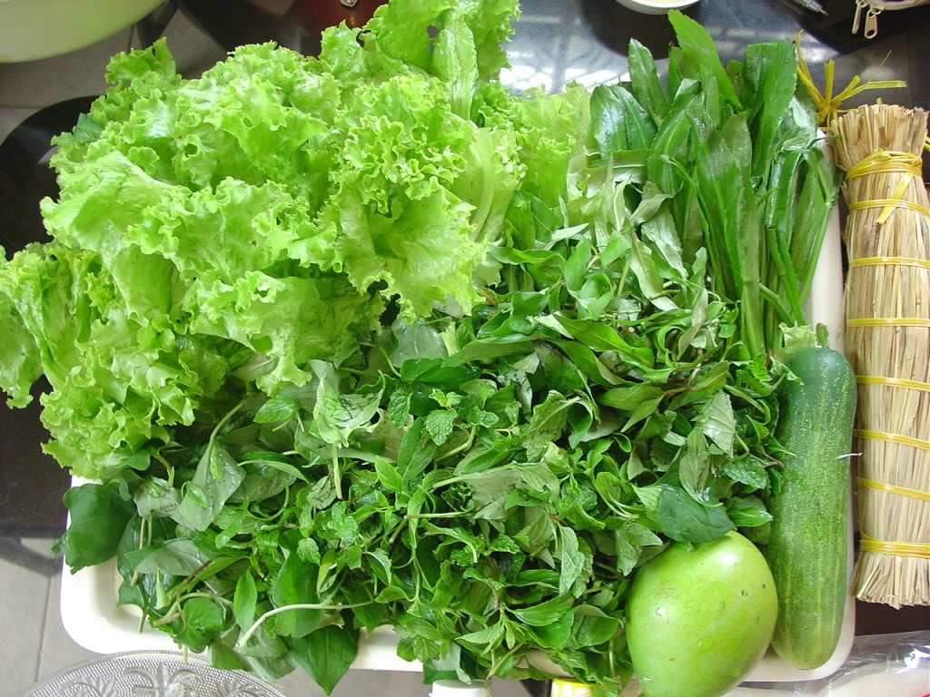 Nguy hiểm khôn lường khi ăn rau sống không đúng cách