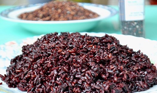 Gạo hữu cơ đen Viễn Phú - một trong những ví dụ về  sản xuất càng sạch càng... bầm dập.