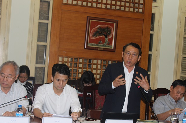 Ông Huỳnh Tấn Vinh phát biểu trong buổi tọa đàm về phát triển du lịch Sơn Trà diễn ra  ngày 30.5. Ảnh: B.H